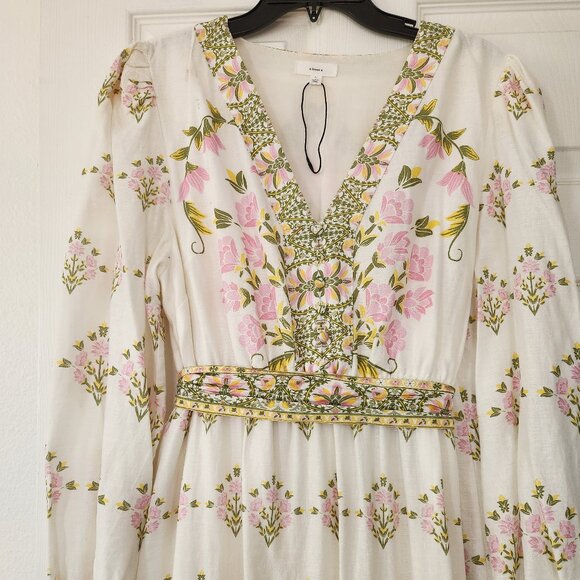 Elegant dress - Picture 2 of 4